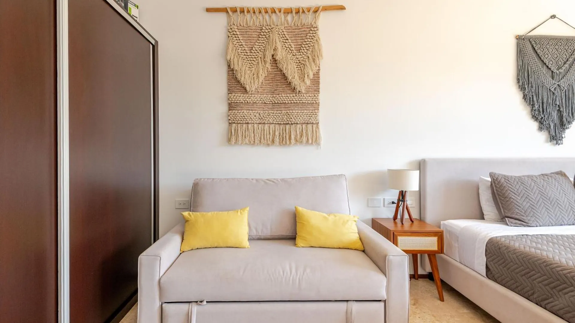 Tulum City Apartments At Menesse Тулум