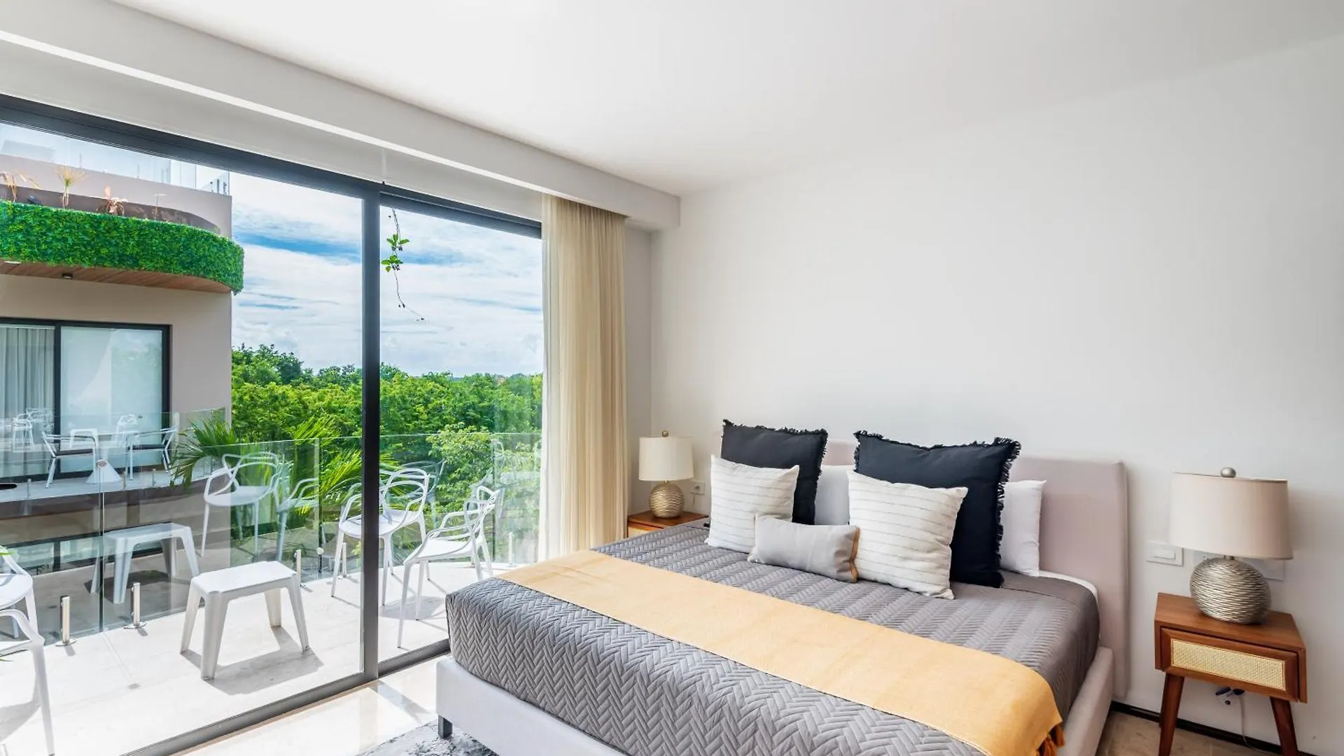 Tulum City Apartments At Menesse Tulum